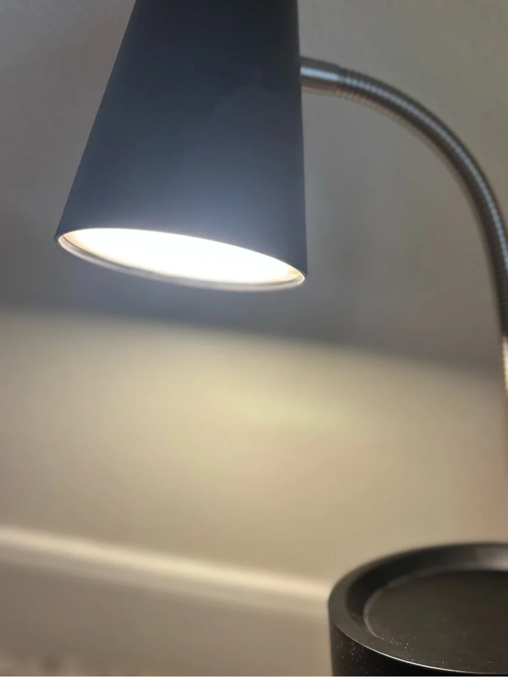 Black Modern Desk Adjustable Lamp